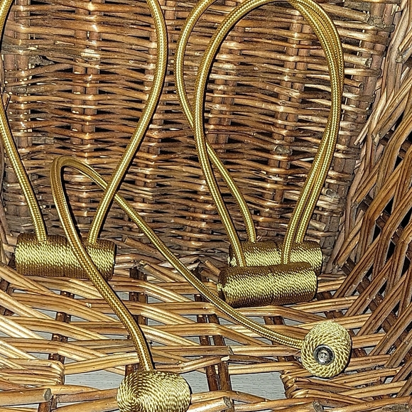 Gold magnetic curtain tiebacks - Picture 2 of 2